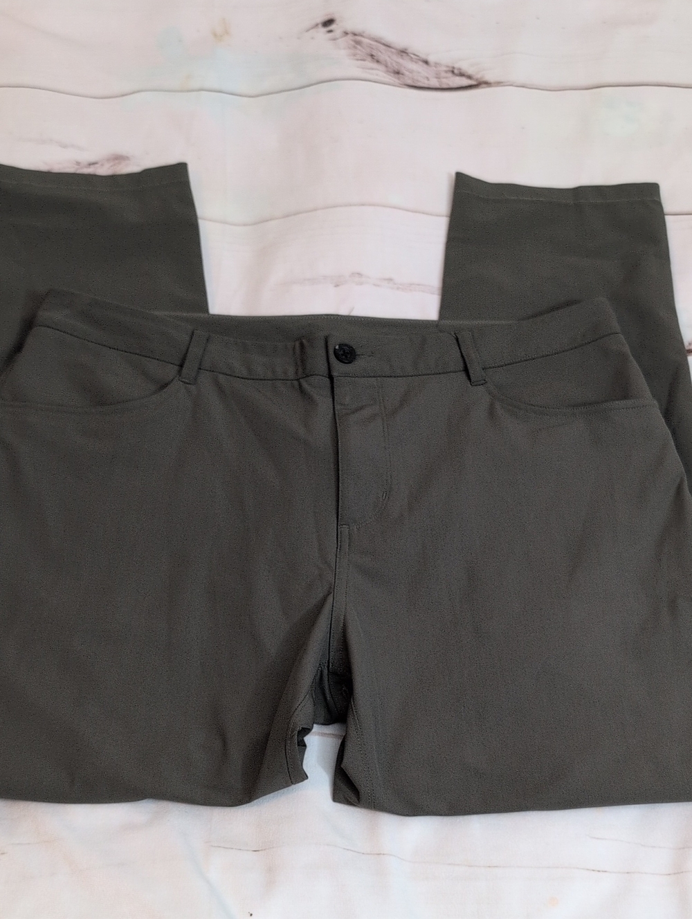 Vuori The Rise The Shine Performance Pant size 36 Waist Olive Green